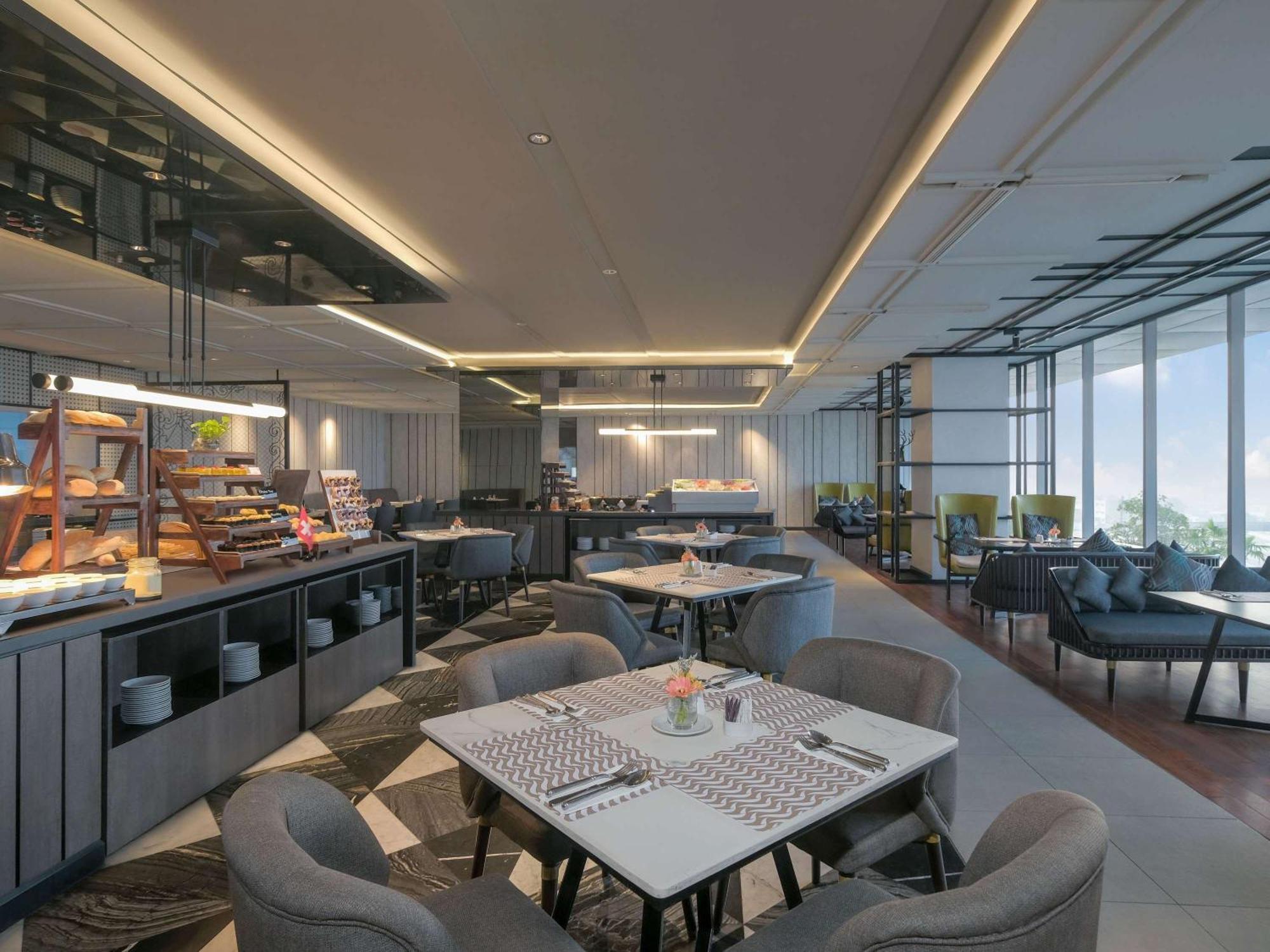 Movenpick Surabaya City Luaran gambar